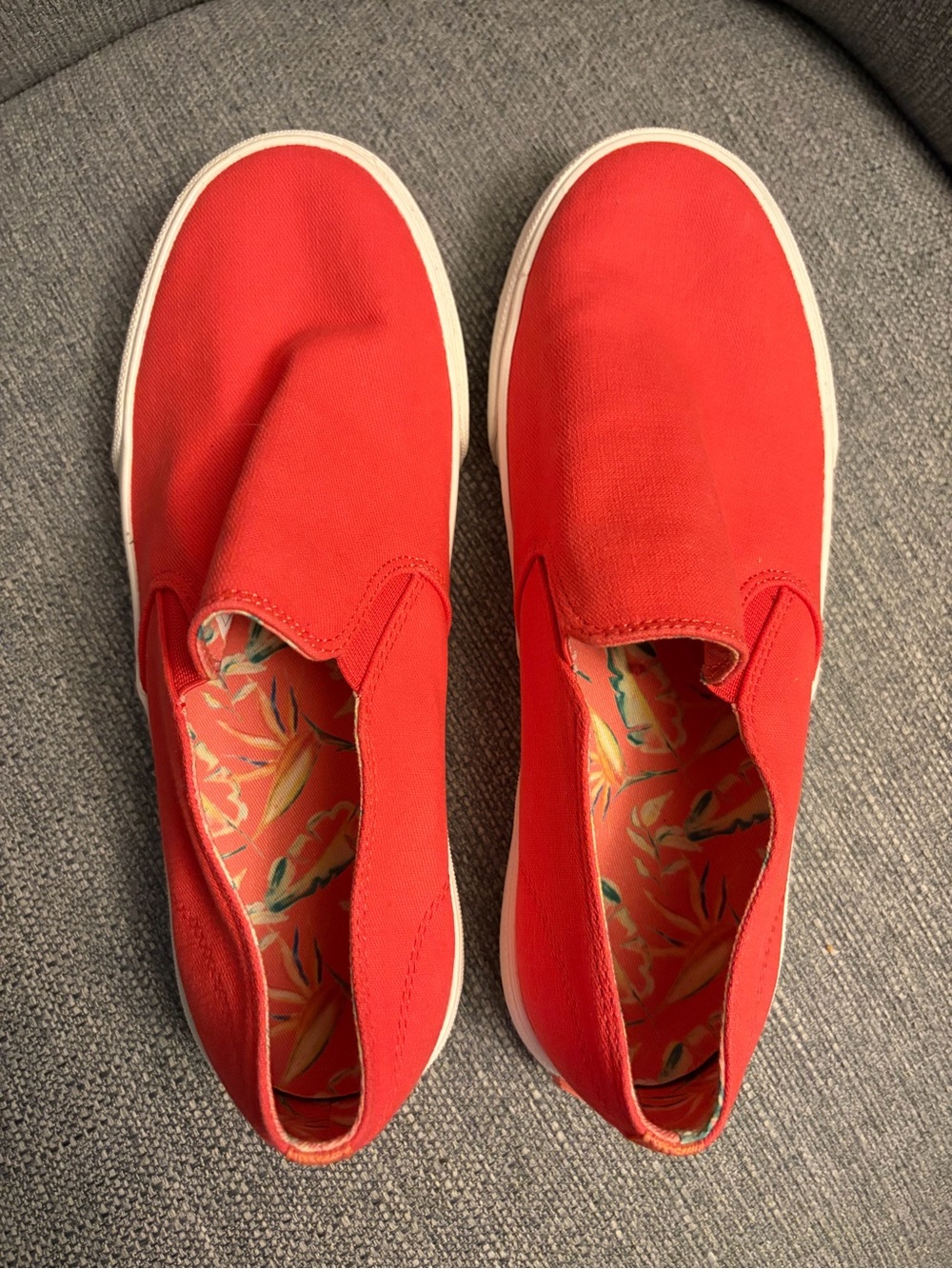 Vionic Salmon Sz 7.5 Slip-On Canvas Sneakers